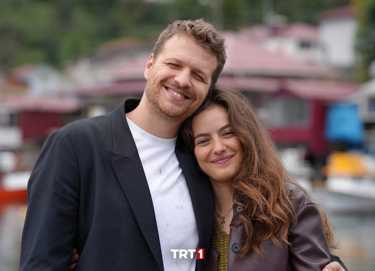 tasacakbuorel2's tweet photo. Bu bizim başlangıcımız olsun, ikinci sezon için enerjimiz bu olsun ❤️‍🔥

#TaşacakBuOrEl 2. sezonuyla bu akşam ve her Cuma 20.00’de @trt1’de! https://t.co/SlRDzWuSu5