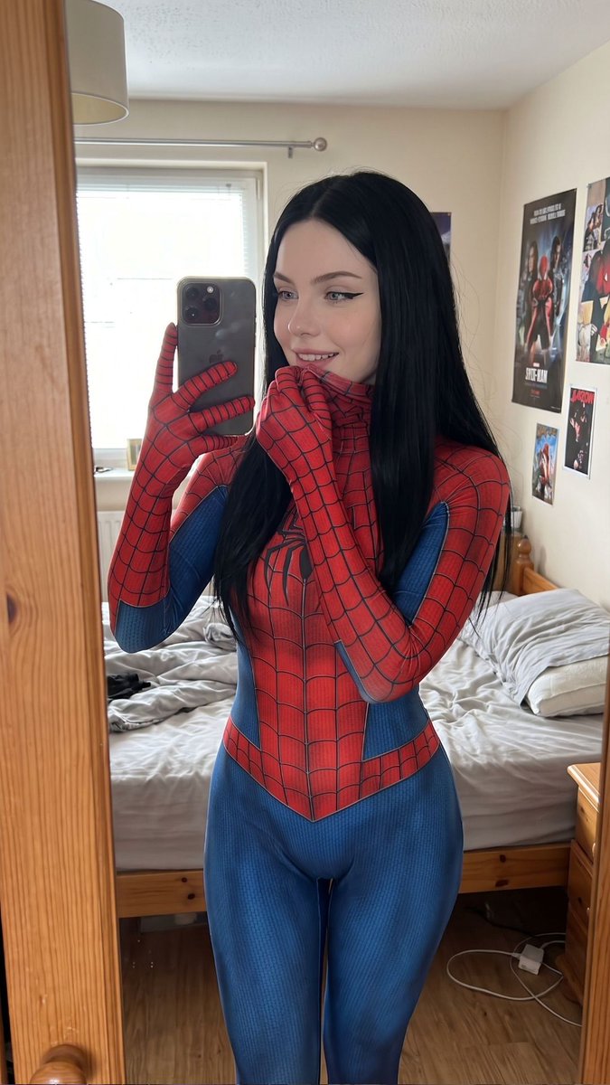 emiliespider's tweet photo. Rate the cosplay from 1 to 10. Be brutal. https://t.co/FM0ssEAz3Y