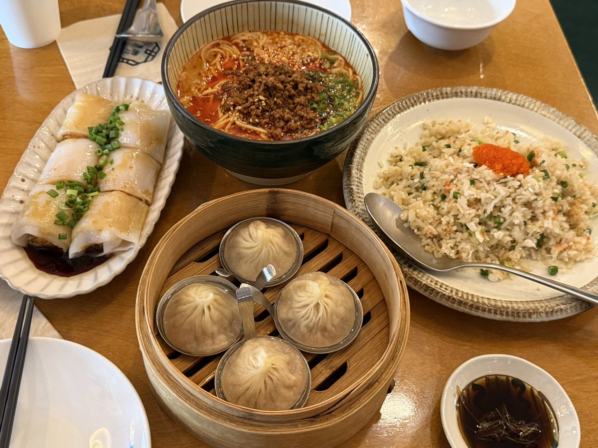hhyttts's tweet photo. 여기 존맛
서울숲 가면 드셔보세요 
리뷰에 창펀 많던데 이유가 있고 .. 샤오룽바오도 내스탈 탄탄멘도 맛있음 볶음밥은 모두가 아는 그맛(그렇지만 날치알 있어서 완내스)

📍제제 https://t.co/Pmz3WQudcW