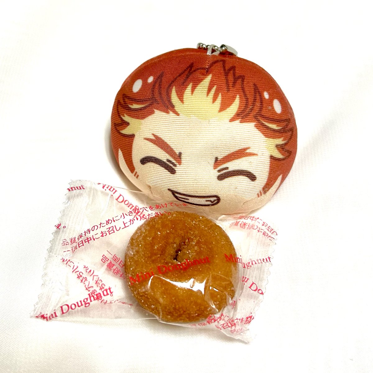 side_toku's tweet photo. 11thの名刺交換で貰ったMini Doughnut
#アイマスPドーナツ部 https://t.co/kHbIf9PjzG