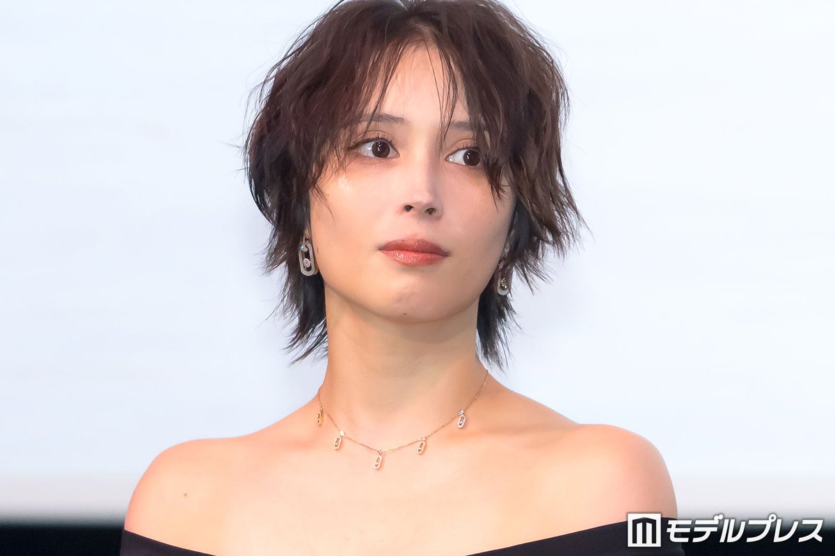 modelpress's tweet photo. 広瀬アリス、映画撮影中に減量していた
「もやしとかブロッコリーとかばっかり」
https://t.co/OScAxjGRjT

広瀬は「余命1年（の役）ということで、撮影中は減量を、ちょっと食事制限をしていた」と役作りで減量していたことを告白。「もやしとかブロッコリーとかばっかりだった」と食事内容を振り返り「この前やっと広島のおいしいものをいただきました」と笑みを浮かべた。

映画『沖晴くんの涙を殺して』初日舞台あいさつ🎥