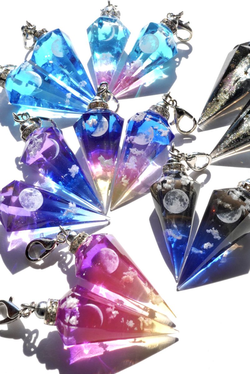 love1103milk's tweet photo. 先日は、たくさんのご購入や拡散、温かいお言葉を本当にありがとうございました！

皆さまのおかげで、なんとか9月を乗り越えることができました(*uωu*)

ただ、正直にお伝えすると、10月もまだ厳しい状況が続いています

これからも、大好きな空や雲を閉じ込めた作品を作り続けたいです！

重ねてのお願いで恐縮ですが、ショップを覗いていただけたら嬉しいです

お気に入りのひとつが見つかりましたら、ぜひお迎えをご検討ください！

拡散での応援も、とても大きな力になります、
どうぞよろしくお願いいたします
(*uωu*)

※作品はこちらから※
https://t.co/uzfXip3gfA
↑creema

https://t.co/lNHZTR7YuD
↑square

https://t.co/BeZ5udpe8r
↑minne

※エヴァ商品はエヴァ30周年記念ファンズマーケットにて出展、販売した商品です
　審査を経て年内販売の版権取得
　証紙付き台紙にてお届け致します