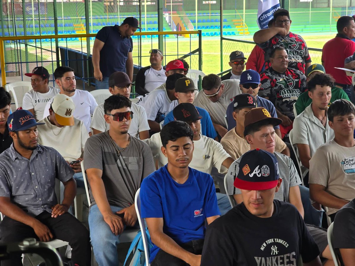 RJugada's tweet photo. ⚾️⚾️⚾️⚾️"La JugadaTV"⚾️⚾️⚾️⚾️
Matagalpa Nicaragua
Estadio Chales Solis

Entrega Uniformes Indios Flecheros GP U23 - 2026

Presentes Junta Directiva  Indios Flecheros , Autoridades Municipales , Medios de Comunicación e Invitados.

⚾️⚾️⚾️⚾️"La JugadaTV"⚾️⚾️⚾️⚾️ https://t.co/2CNDOmUW5x