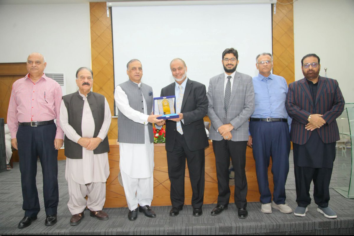 MQI_Official's tweet photo. Lahore: Dr. Zulfiqar Ali Shah, Secretary General of the Fiqh Council of America, delivered a special lecture at Minhaj University Lahore on “How Muslim Thought Influenced the 17th-Century English Enlightenment and Scientific Revolution.” https://t.co/Fv8dvEuGfl