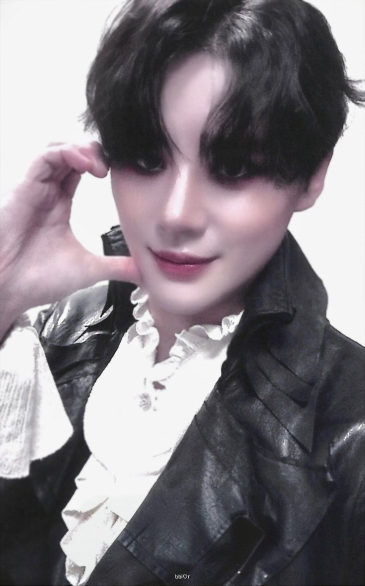 1overxia's tweet photo. 🖤🫶🏻       #김준수 https://t.co/CyKaZN1WYd