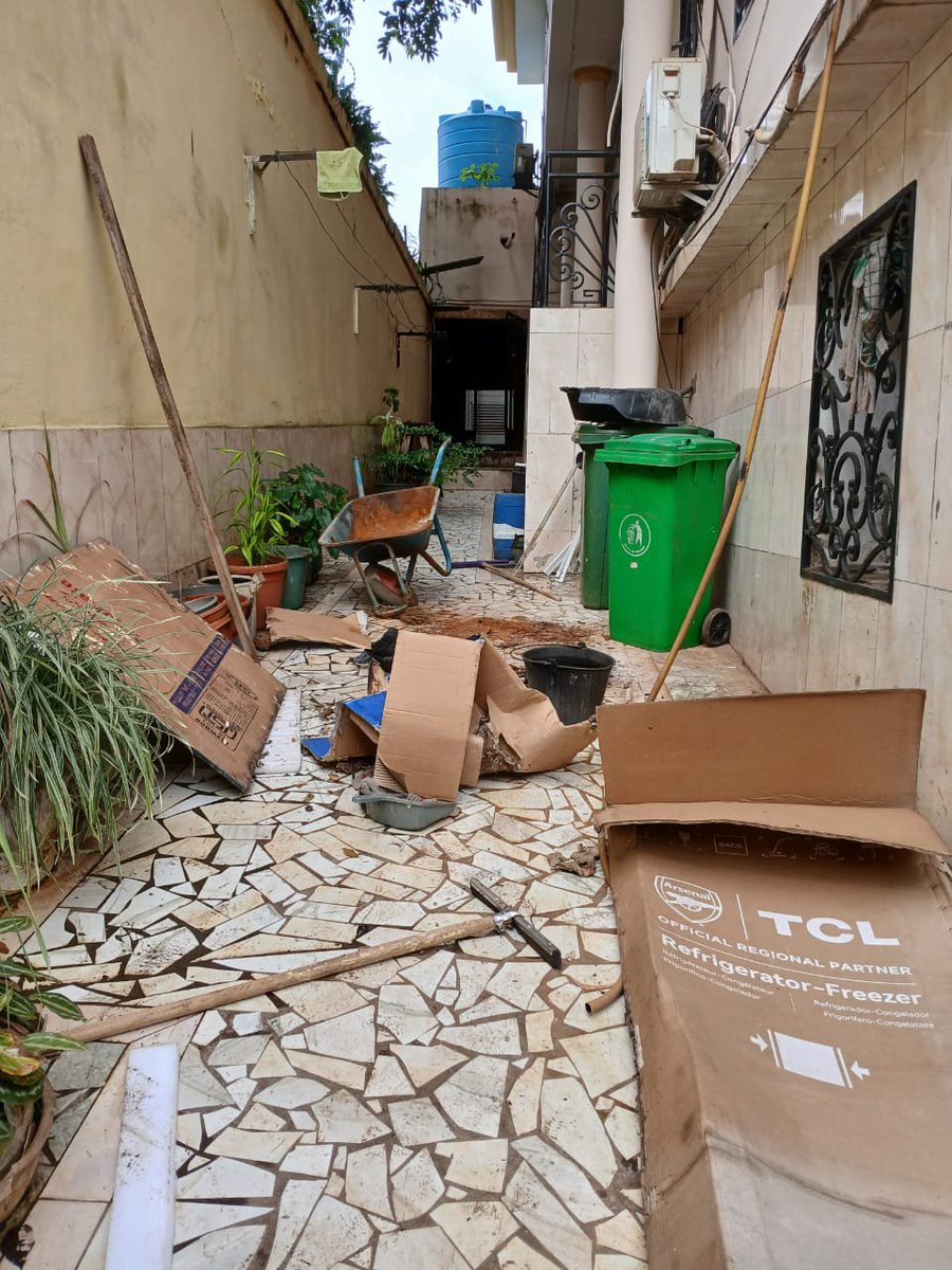 hciyaounde's tweet photo. 𝐂𝐥𝐞𝐚𝐧𝐥𝐢𝐧𝐞𝐬𝐬 𝐃𝐫𝐢𝐯𝐞 | 𝐒𝐰𝐚𝐜𝐡𝐡𝐚𝐭𝐚

As part of the Swachhata initiative, officials of the High Commission of India undertook cleanliness drives in Douala and Yaoundé.

Read more: https://t.co/Mz3wdi9Oyf

@MEAIndia
#swachhatacampaign 
#sewapakwada2026 https://t.co/bKtnP6oqPP