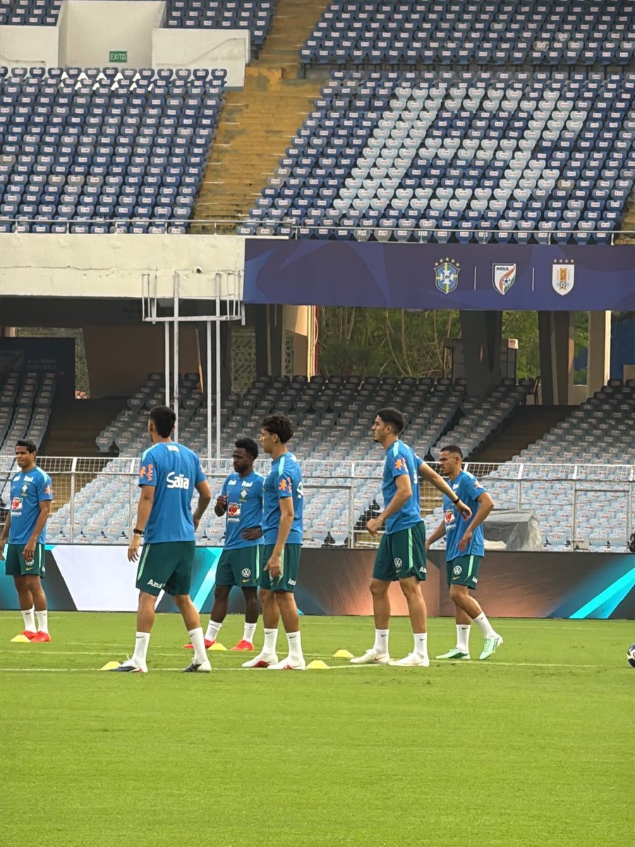 arism_ray's tweet photo. The CBF • Seleção Brasileira de Futebol team training before the historic clash between India and Brazil at the Salt Lake Stadium.

One more day before the historic match!
#IndianFootball #BleedBlue #Brazil #BrazilvsIndia #Kolkata https://t.co/qAkuqOwfW3
