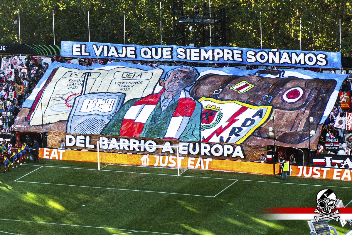 bukaneros92's tweet photo. 02/10/2025 - ADRV - SHKËNDIJA

Hoy hace un año de nuestro primer partido oficial de Conference League ante el Shkendija.

El día que conseguimos nuestra primera victoria. El día que nació el Puto Rayo. El día que iniciamos el viaje que siempre soñamos.

Y aún ni sabíamos lo felices que nos iba a hacer.
