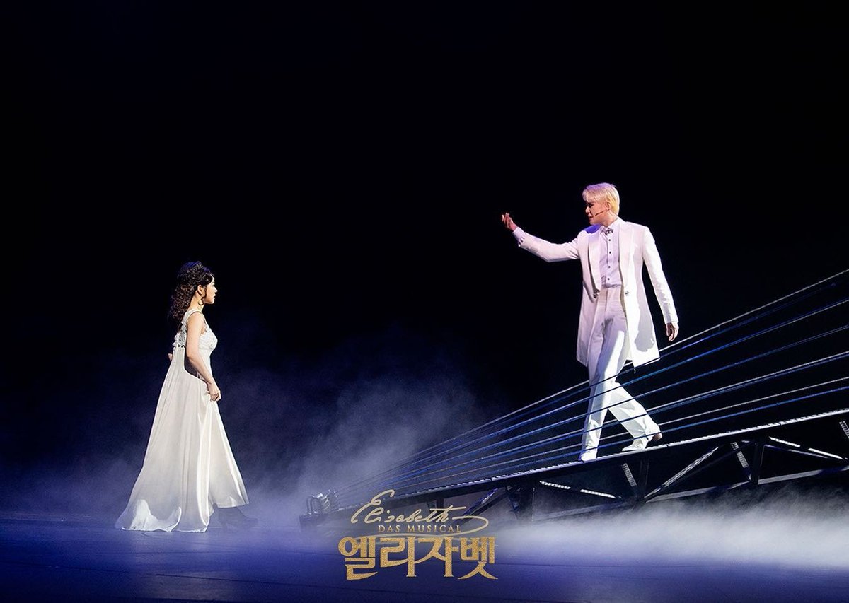 9normally's tweet photo. 엘리 지난시즌에 공개된 샤토드 사진들 https://t.co/iVYkAWfx7U