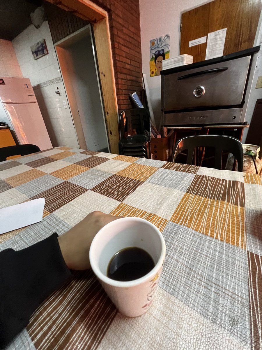 honoredonx's tweet photo. Y si no doy clases y me quedo con mi cafecito tranquilo https://t.co/v117rOkDX9