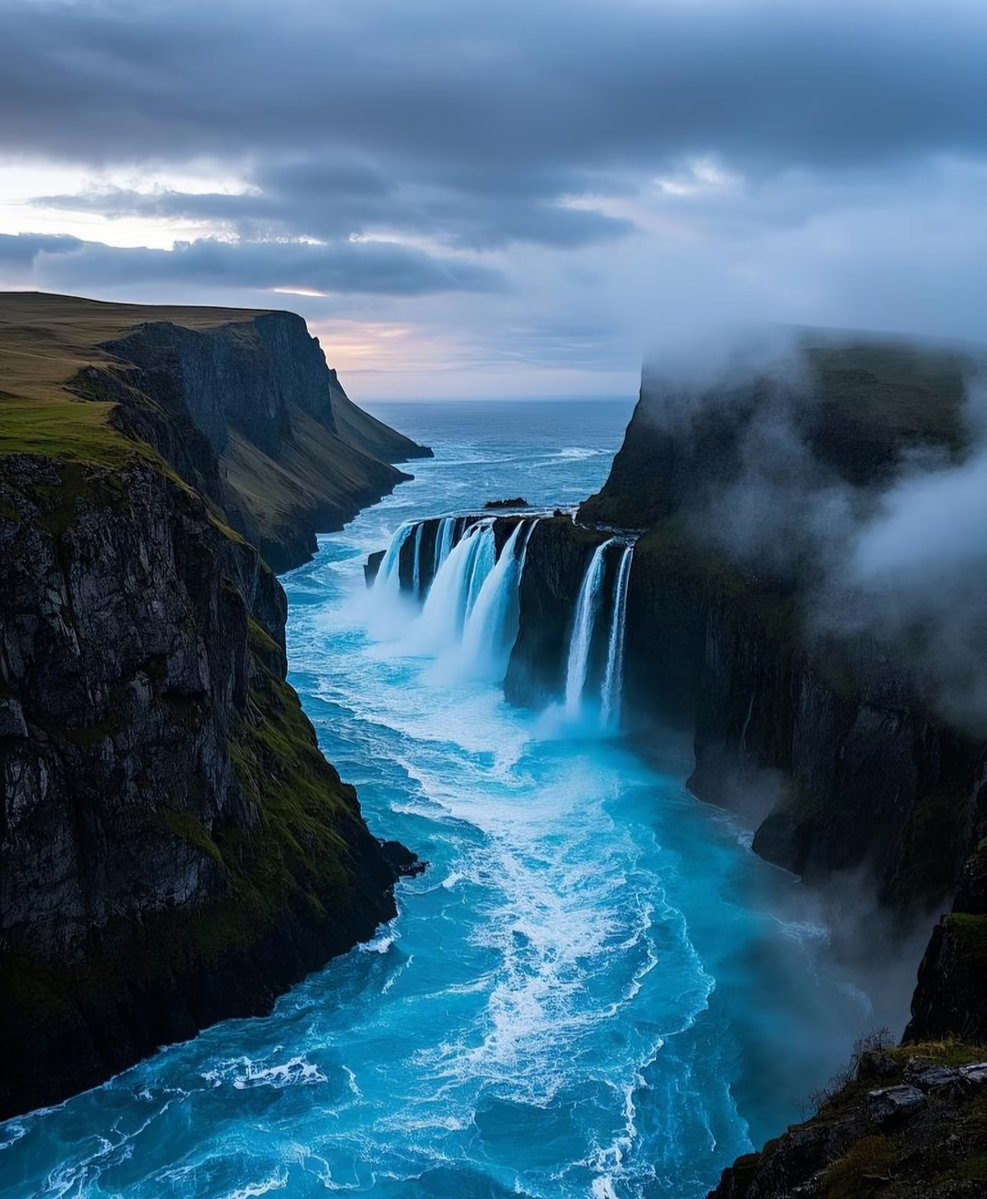 SamuelJenkmlpf's tweet photo. At the majestic DuZhipu Waterfall, the royal power of nature unfolds right before our eyes—so breathtaking! https://t.co/YmnCl04mcb