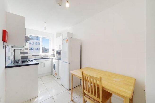 LookProperty's tweet photo. TO LET 🏡

Walk House, Mile End Road, Stepney, E1 📍

£2,900 pcm 💷

Opposite QMW University, 3 bedroom 2nd floor apartment within a private building. It is neutrally decorated throughout and has 2 bathrooms, gas central heating and double glazing.

https://t.co/o7geSdE2VH https://t.co/fsWakusEU5