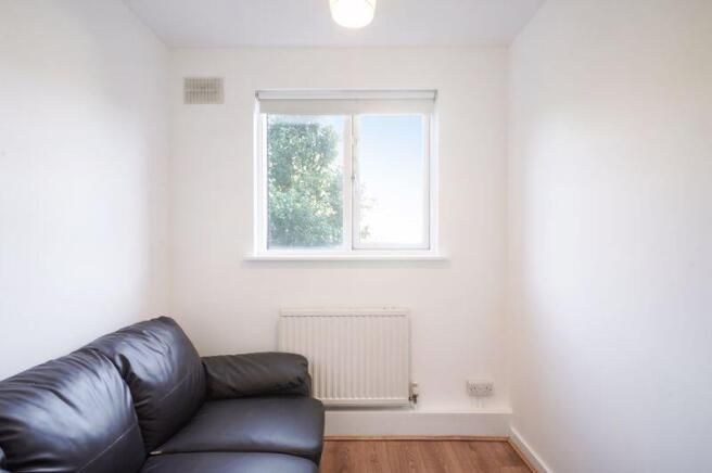LookProperty's tweet photo. TO LET 🏡

Walk House, Mile End Road, Stepney, E1 📍

£2,900 pcm 💷

Opposite QMW University, 3 bedroom 2nd floor apartment within a private building. It is neutrally decorated throughout and has 2 bathrooms, gas central heating and double glazing.

https://t.co/o7geSdE2VH https://t.co/fsWakusEU5
