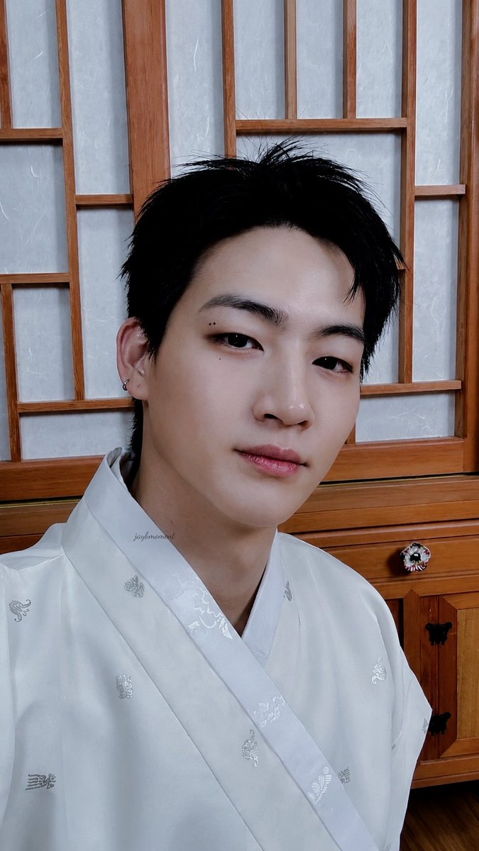 jaybmoment's tweet photo. #JAYB lockscreen ✨💚

#JAYB #제이비 #재범 #Jaebeom @defjaybkr https://t.co/f2CogzTHeg