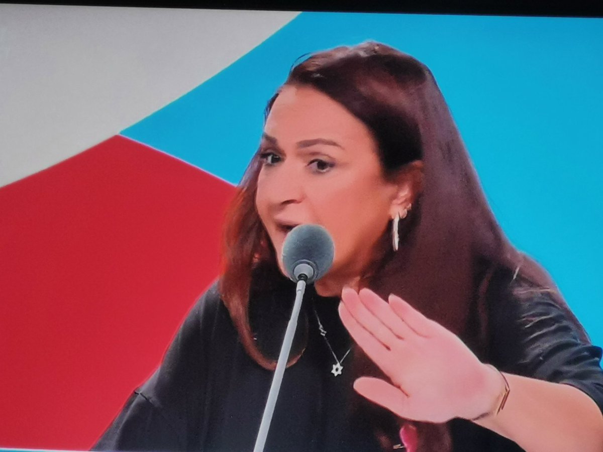 MafaldinaTorres's tweet photo. Gargamel Mellul qui défend les fachos antisémites d'extrême droite.
C'est grave.
#GGRMC #estelledenis #estellemidi https://t.co/RoJy5yrers