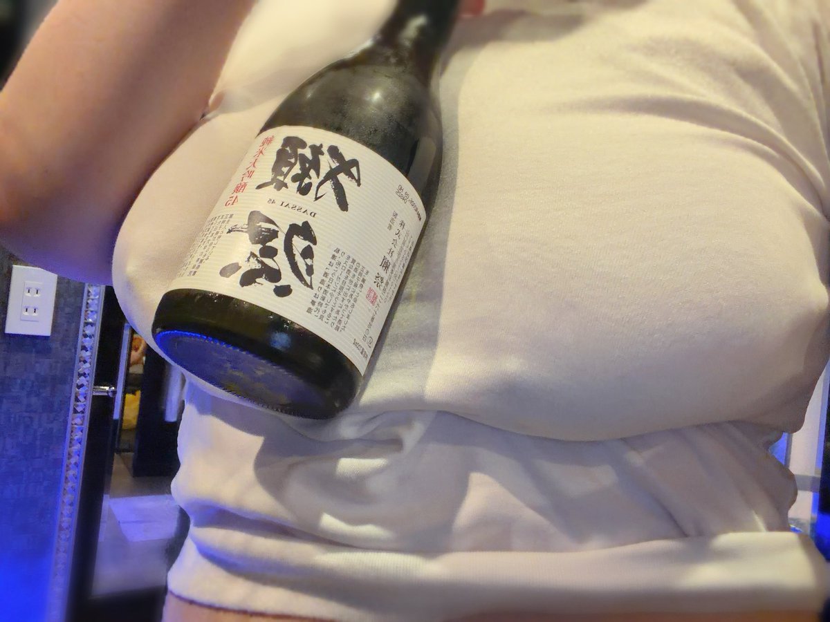 ai0603k's tweet photo. 獺祭♡

女の子はお酒飲むと感度上がるんだよ♡
(私調べ)

酔って、わ〜〜〜ってなったときは
必ずスケベなことしたくなります💭

3割増スケベあいちゃんとバトりたい♡方は
是非とも一緒に酒盛りを...！ https://t.co/sXARDQYRlm