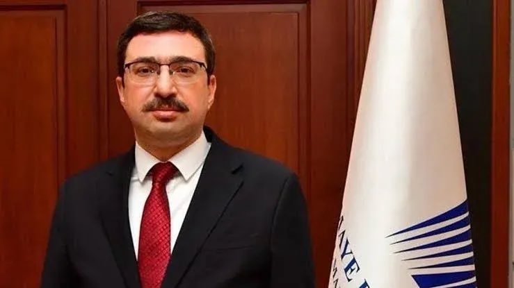 Nazir_Kapusuz's tweet photo. Bu fon krizinde 2 kurum açık ara ağır ihmal/ya da kasıtlı olarak sorumlu:
Borsa İstanbul ve SPK 

Borsa İstanbul başkan vekili Devlet Denetleme kurulu Başkanı

Dönemin SPK başkanı da Kamu Gözetimi Standartları Başkanı yapıldı

Nasıl bir matrisin içinde yaşıyoruz biz? 

İkisini de her 4 göreve atayan tek imza var.

Yolun sonuna değil başlangıçına mı gitsek acaba?