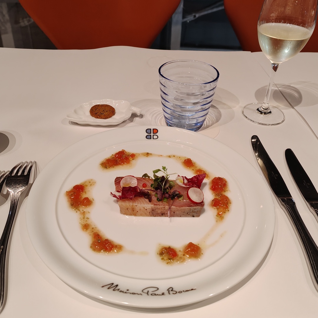 deredemonai's tweet photo. 六本木の国立新美術館、金曜の夜間開館に『ルーヴル美術館展　ルネサンス』
ここは開館以来何度となく来ているけど3Fのレストランを利用するのはなんと今日が初めてである（いつも食事の時間帯に来ないせいもあるが）。おいしかったです。 https://t.co/PFYD4SlhLI