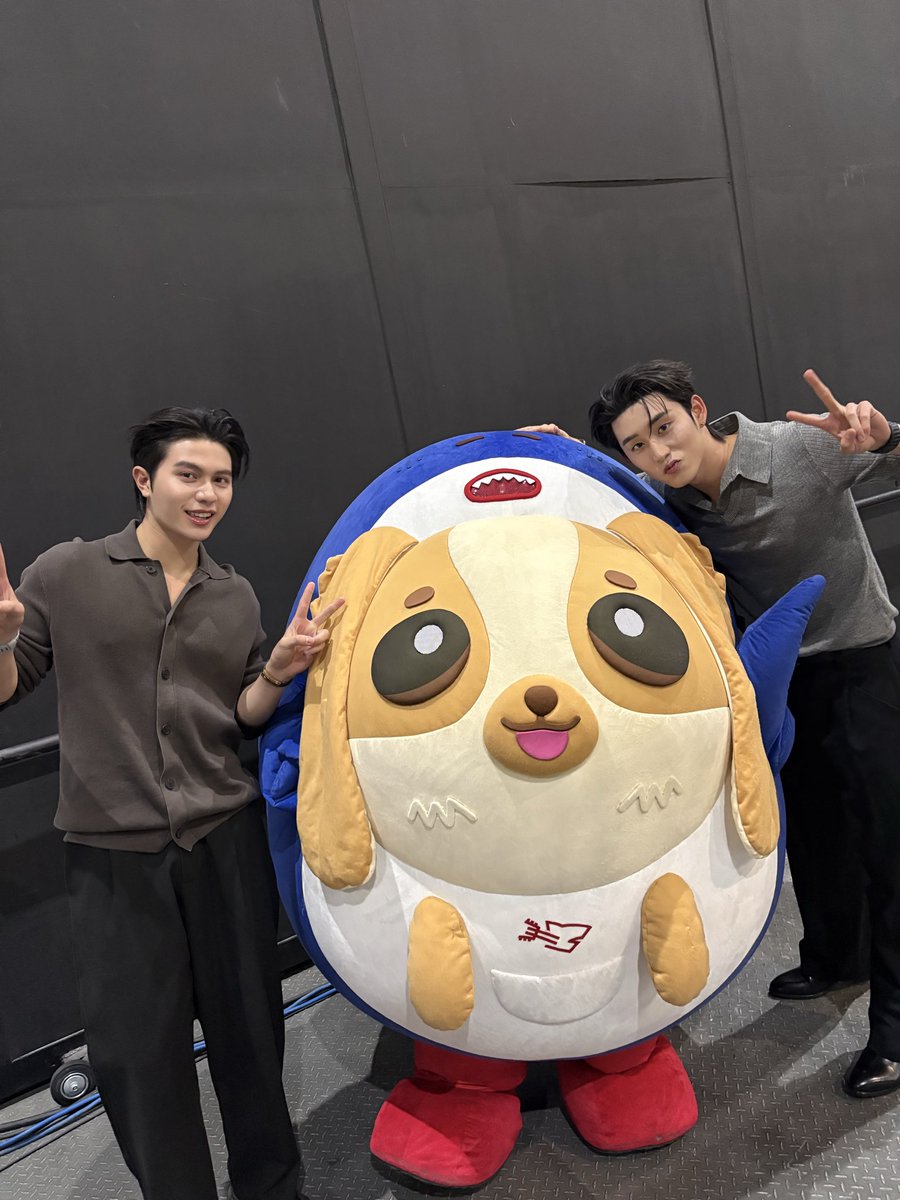 GMMTV's tweet photo. 🔴 [LIVE] มาแล้วน้าา พบกับ “วิลเลี่ยม-เอส” ที่จะมาพูดคุยเตรียมความพร้อมก่อนกดบัตร WILLIAM EST REIGN TOGETHER CONCERT 🏆  ที่งาน GMMTV FANIVAL 2026 : Happy Family 🎪 #WilliamEstConcertLIVE

YT : https://t.co/Jj6kCVCIzV
TT : https://t.co/SLWDAc1oGx
(*หมายเหตุ : LIVE เฉพาะ 2 ช่องทาง)

🗓️ 5-6 DECEMBER 2026
📍 Impact Arena, Muang Thong Thani
And worldwide live streaming via TTM LIVE

📌 TICKETS FOR ALL SEATS WILL BE AVAILABLE ONLINE ONLY AT ThaiTicketMajor ON 4 OCTOBER 2026 AT 10 AM
(Regular ticket sales through all ThaiTicketMajor channels will start on 5 OCTOBER at 10 AM)

🔗 MORE INFO : https://t.co/kjHjsWcZA4

GMMTV FANIVAL 2026 : Happy Family 🎪 #GMMTVFANIVAL2026HappyFamily
🗓️ 1-13 OCTOBER 2026
📍 Union Hall, Union Mall
🎟️ FREE ENTRY

#GMMTV
