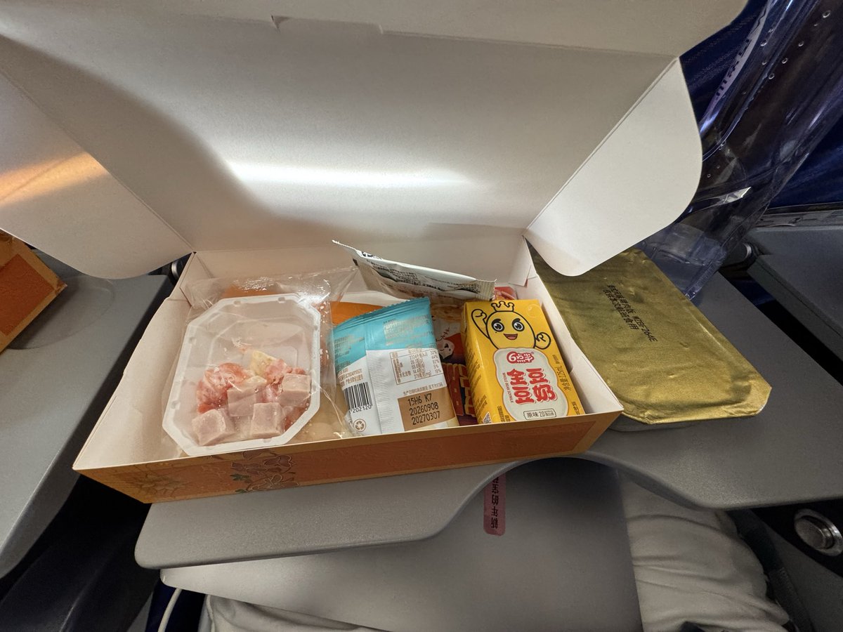 kdj6q's tweet photo. 今天的飞机餐 https://t.co/4ZrbohNfqb