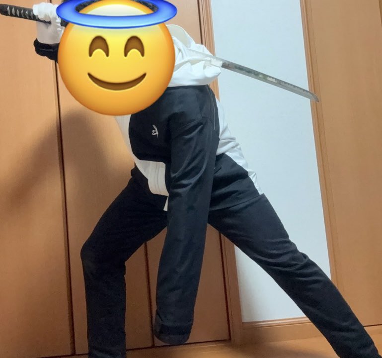 REVI_621's tweet photo. #自我からコスプレイヤー
アルトリウスの物真似してた大学生が狩人になりました https://t.co/OH9gKvTNj7