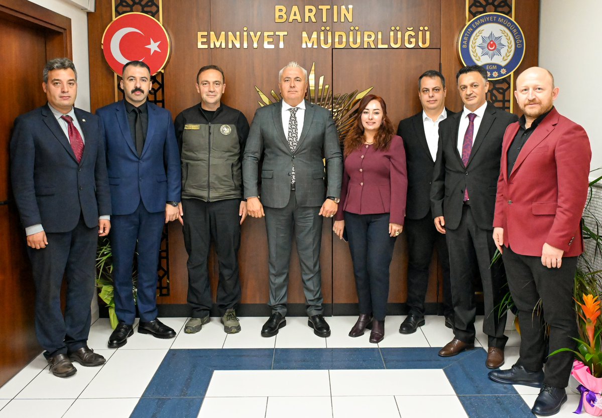 bartinemniyet's tweet photo. İl Tarım ve Orman Müdürü Sayın Murat TÜRKMEN, Orman İşletme Müdürü Sayın Temel NADİR, Karayolları 156. Şube Müdürü Sayın Mustafa Kemal KESKİN, DSİ 233. Şube Müdürü Sayın Bünyamin KARAHAN, Türk Telekom Müdürü Sayın Murat ERTÜRK, Doğa Koruma ve Milli Parklar Müdürü Sayın Rabia KAPTAN ve İrtibat Ofisi Uzmanı Sayın Can DEMİREL, İl Emniyet Müdürümüz Sayın Bülent GÜRCAN’a hayırlı olsun ziyaretinde bulundular.

Nazik ziyaretlerinden dolayı teşekkür ediyoruz.