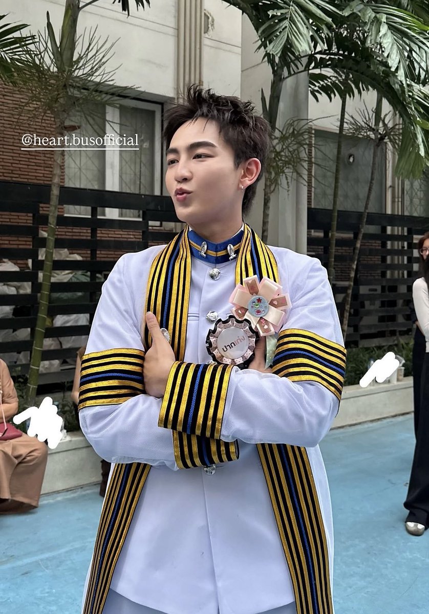 luvu23sept's tweet photo. ใครให้ฮ้าท55555555555บัสหรอ555555

HEART GRAD

#HEARTchuthiwat 
#ฮาร์ทชู่วเรียนจบแล้วค้าบ https://t.co/h81uzcQVaD