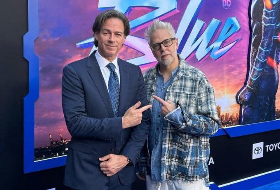 ParamountWarner's tweet photo. James Gunn e Peter Safran continuarão como chefes da DC Studios após a fusão com a Paramount.

(Via: @PuckNews) https://t.co/T1OBsD0O6m