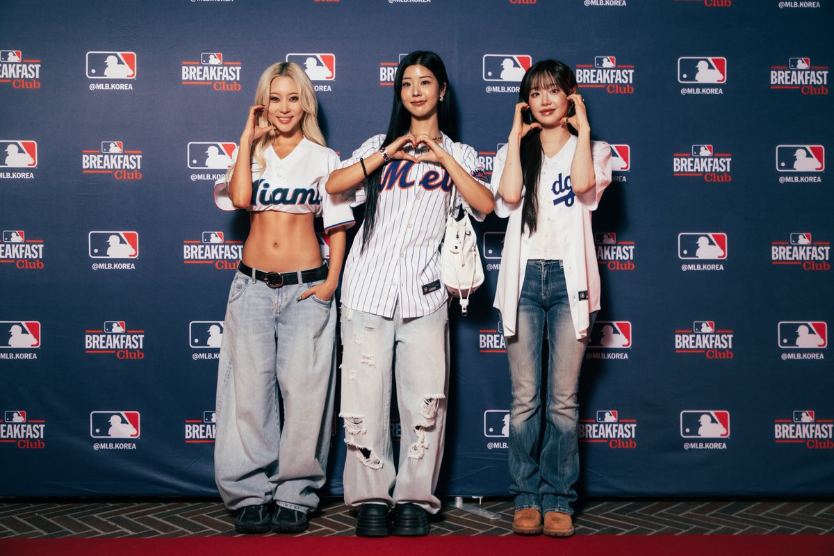 MLBKOR's tweet photo. 운동 크리에이터 가영이 야구 아침에 합류했습니다⚾️ MLB 브렉퍼스트 클럽에서 츄·다영과 함께한 세 사람! 

#츄 #DAYOUNG #다영 #MLBBREAKFASTCLUB #MLBKOREA https://t.co/5J7XnZN4sZ
