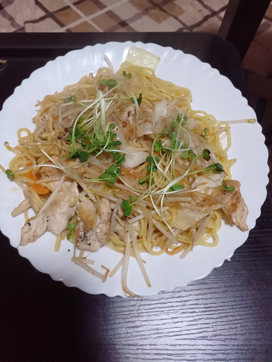 cheezjiji's tweet photo. 夕飯は焼きちゃんぽんです https://t.co/oB2w9FC0sG