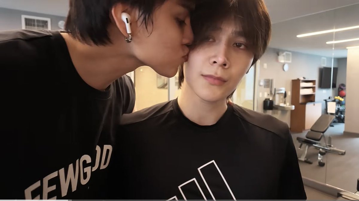 BabyFeat30's tweet photo. Fort is not shy about kissing Peat anywhere, even out in public.

#fortpeat https://t.co/QsYi5sqrvK