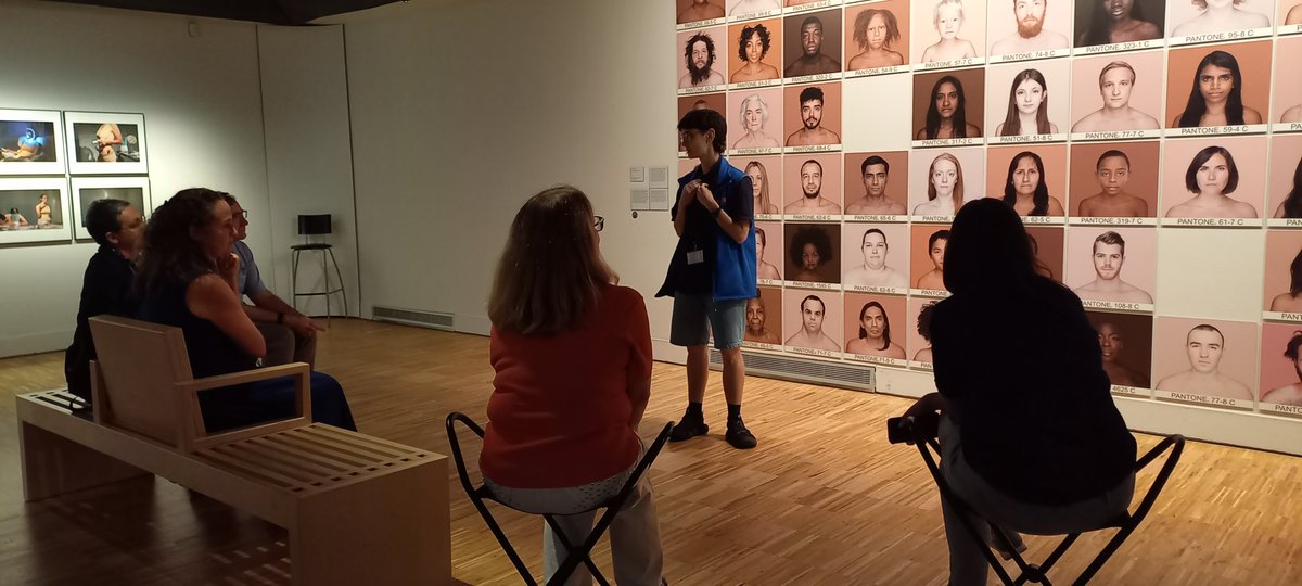 ColpisCat's tweet photo. Dijous 1 d’octubre, en el marc de la col·laboració entre el COLPIS i el #CCCB vam tenir l’ocasió de realitzar una nova visita guiada gratuïta, amb un grup de col·legiats i col·legiades, aquest cop a l’exposició ‘El culte a la bellesa’ 👉 https://t.co/cc7jMJfH4p https://t.co/u0qT9xaAA3