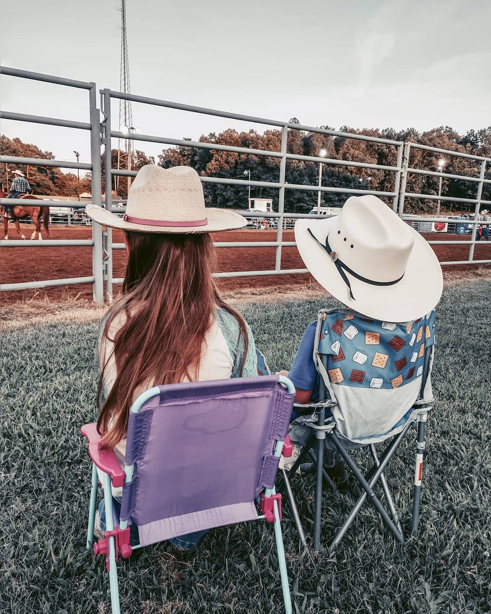 aylaesmer1's tweet photo. Another rodeo night spent with these two. https://t.co/WQ14XafTso