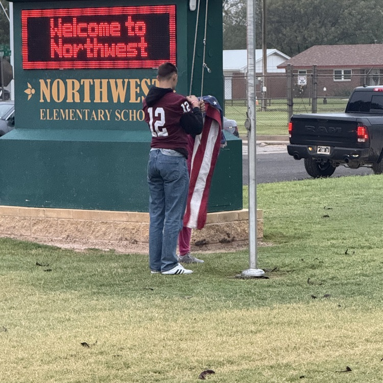 HISD_Sports's tweet photo. Herd Football didn't let the cold stop them from greeting students all over Hereford this morning!
#HerdONE
@hisd_sports | @TMobile | #FN5GL | #Entry https://t.co/Fk2gM9qVBU