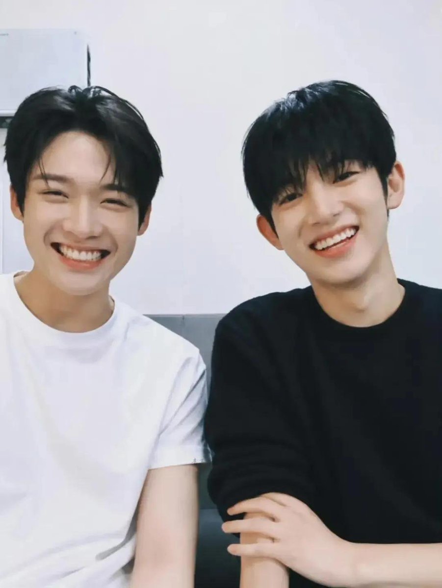 eimmmm123's tweet photo. Hãy thật tỏa sáng thật hạnh phúc nhé

YOONSIK SIWOO Pour Toujours
#YOONSIKSIWOOINPARIS https://t.co/ktHBhQ4Ac8