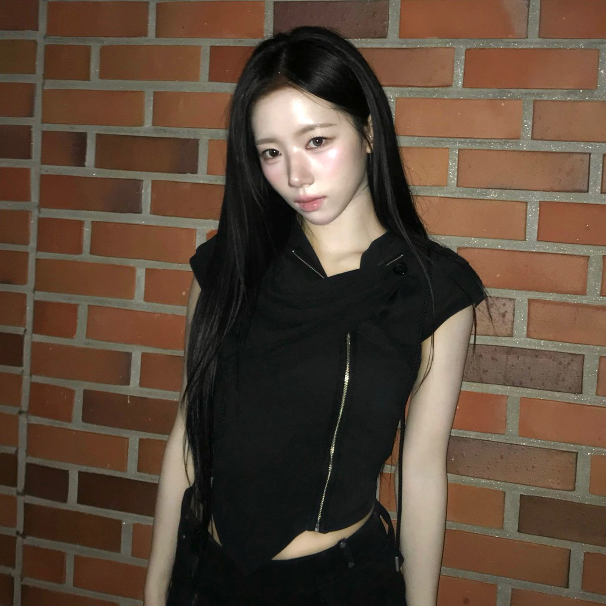 abluehye's tweet photo. 오늘 공연 TMI : 행사MC분께서 말하길 원래 무대 3곡 예정이었는데, 공연 전 클라씨 요청으로 4곡이 됐대요. 그 네 번째가 팬들이 그렇게 보고 싶어하던 ' 질러스 ' 혜주가 DM에도 질러스 무대 팬들 보여주려고 멤버들과 새로 연습했다고. 이런 아이돌을 어떻게 안 좋아해💙 https://t.co/NFOT85PSSA