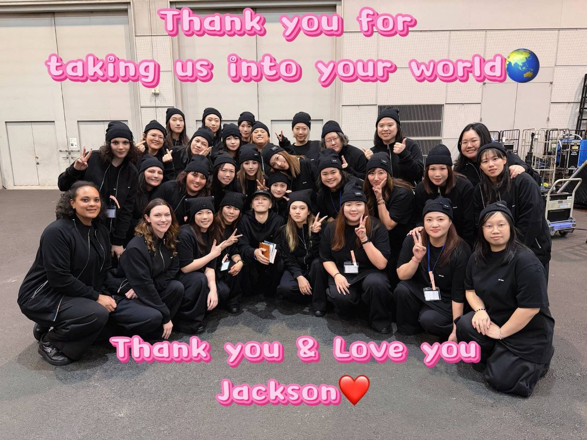 JACKY_AOM's tweet photo. แล้วดูสิ่งที่แจ็คสันจัดให้ 
นอกจากตั๋วเครื่องบิน+ที่พักแล้ว
ยังมีเซ็ทเสื้อผ้าทีมหวังทั้งเซ็ท 
บีนนี่ เสื้อยืด แจ็คเก็ต กางเกง รองเท้าไนกี้ และการ์ดพร้อมลายเซ็น 
ที่สุดแล้วจริงๆ 😭
#JacksonWang
#JacksonWangThankYou https://t.co/Mk9MxY2ao9