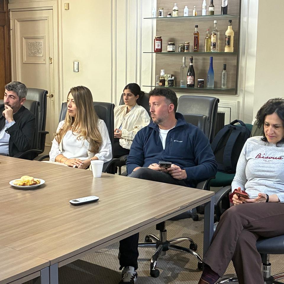 promendoza's tweet photo. Ofrecimos un webinario para acercar una nueva herramienta para que las pymes de Mendoza puedan mostrarse al mundo y abrir puertas a su internacionalización: el programa de Negocios Competitivos de GRI para pymes.

https://t.co/6pFJ6Rq9mP https://t.co/mPjFYFntmA