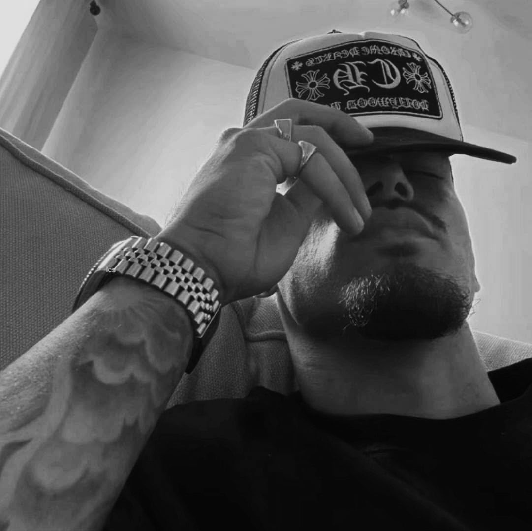 zeusonmeth's tweet photo. good    evening,　 say　 it　 back. https://t.co/f3Jdr9XP67
