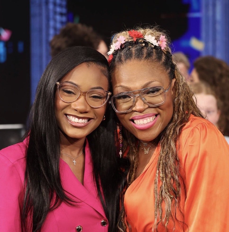 b1gbrada's tweet photo. best pic of the night🩷🧡 love these two #bb28 https://t.co/R9I5FCvjmE