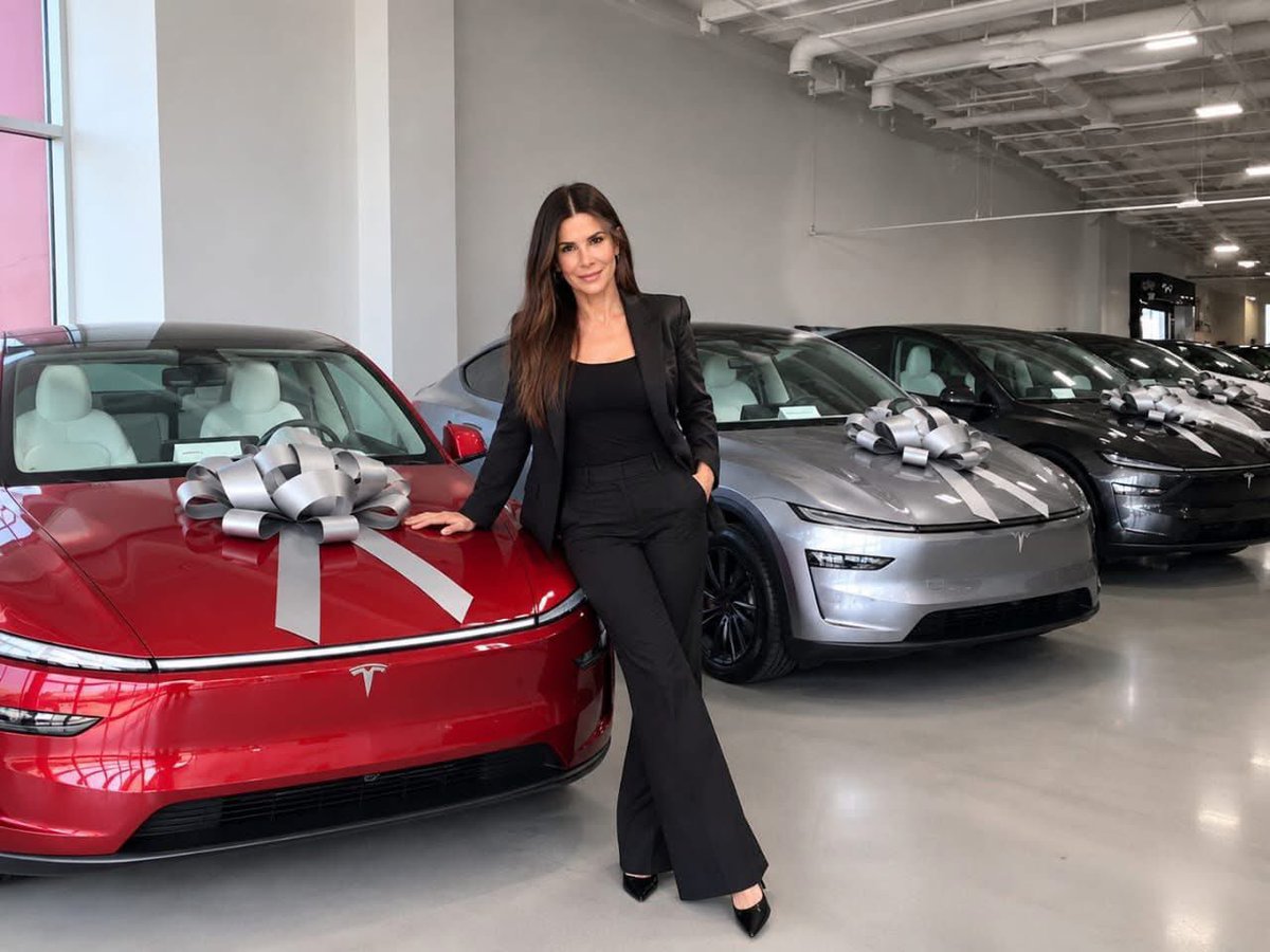 ShopieMummy's tweet photo. my love If you haven’t received a Tesla or truck gift dm 
😚😚 https://t.co/WEGTLA7yWd