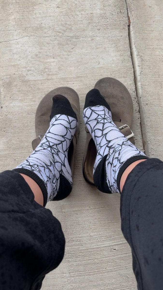 cherrydazeeee's tweet photo. Pouring rain ft the spooky socks https://t.co/NzYULoDEcO