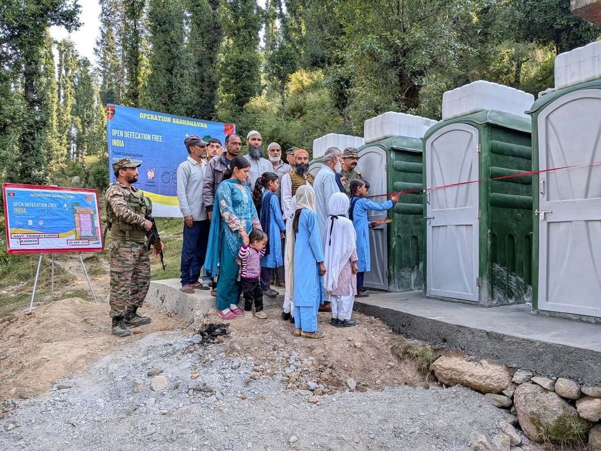 prodefencejammu's tweet photo. स्वच्छता में सहभाग - स्वच्छ भारत, विकसित भारत

उत्तरी कमान द्वारा विभिन्न सैन्य स्टेशनों एवं उनके आसपास के क्षेत्रों में स्वच्छता अभियान चलाए गए। कचरा प्रबंधन को बढ़ावा देते हुए सैनिकों ने स्टेशनों को स्वच्छ एवं हरा-भरा रखने का संकल्प लिया। स्वच्छता केवल अभियान नहीं, बल्कि सामूहिक कर्तव्य और राष्ट्र के प्रति सेवा है।

𝗖𝗼𝗼𝗽𝗲𝗿𝗮𝘁𝗶𝗼𝗻 𝗳𝗼𝗿 𝗖𝗹𝗲𝗮𝗻𝗹𝗶𝗻𝗲𝘀𝘀 - 𝗦𝘄𝗮𝗰𝗵𝗵 𝗕𝗵𝗮𝗿𝗮𝘁, 𝗩𝗶𝗸𝘀𝗶𝘁 𝗕𝗵𝗮𝗿𝗮𝘁

#NorthernComd spearheaded cleanliness drives under #SwachhtaAbhiyan across various military stations and adjoining areas. Focused efforts on waste management and maintaining pristine surroundings reaffirmed that #Swachhta is a collective responsibility and a true service to the Nation.
Together, towards a cleaner and greener India.

#AlwaysInCombat
#NationFirst
#SwachhtaHiSewa2026

@SpokespersonMoD
@adgpi
@SwachhBharatGov
@swachhbharat
@MoHUA_India
@MoJSDDWS
@NorthernComd_IA 
@ANI