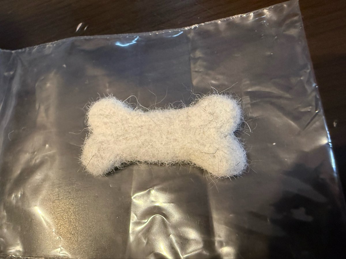 RainWorld_0212's tweet photo. はづ毛で骨作ったよー
なんか色んなもの作りたい🫶
今は娘の名前作ってるー🙌

欲しい人ー✋
難しいのじゃなければなんか作るよー🙆‍♀️ https://t.co/DtNEUrkPZv
