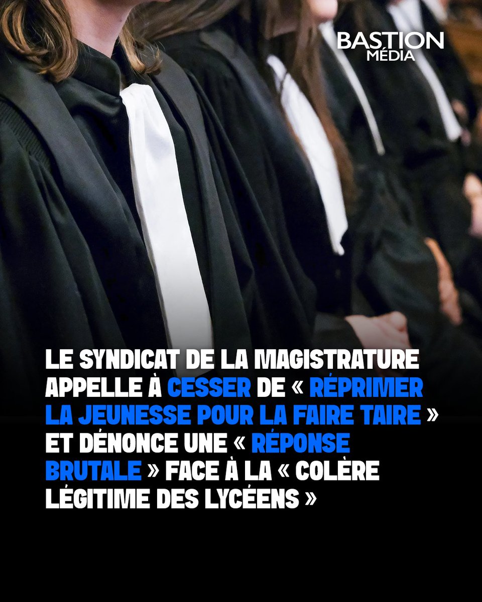 BastionMediaFR's tweet photo. 🔴🇫🇷 𝗙𝗟𝗔𝗦𝗛 𝗜𝗡𝗙𝗢 — Le Syndicat de la magistrature appelle à cesser de « réprimer la jeunesse pour la faire taire » et dénonce une « réponse brutale » face à la « colère légitime des lycéens ».

Le syndicat dénonce les « gazages », les « interpellations brutales » et l’utilisation d’« armes sublétales mutilantes ».

(Source : franceinfo)