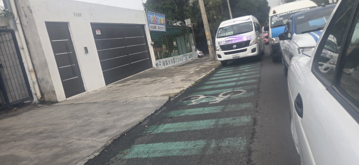 patron_666_'s tweet photo. espero y le puedan poner una sanción a esta unidad que venía sirculando en vías de ciclo vía en la prol reforma con sentido de cholula a puebla @MTGobPue @atiemponot @soyluisgabriel1 @MarthaIBerraA https://t.co/JtZ5Cq7OFz