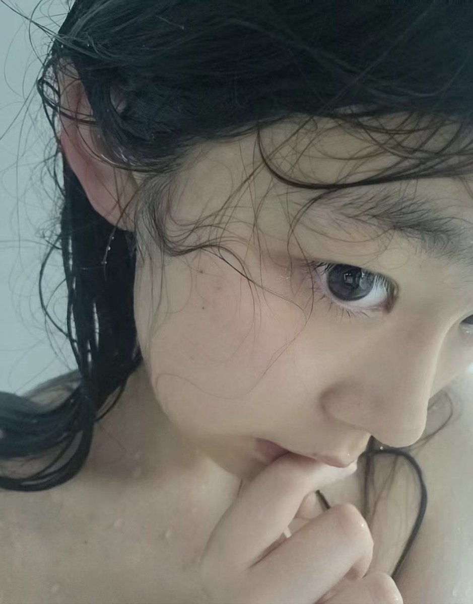 Yu1wenyz's tweet photo. 天慢慢变冷啦、
热水澡最好了、不过我的镜头也变得有点雾蒙蒙……
#女同 #les #wlw https://t.co/xN8JHZrSrD