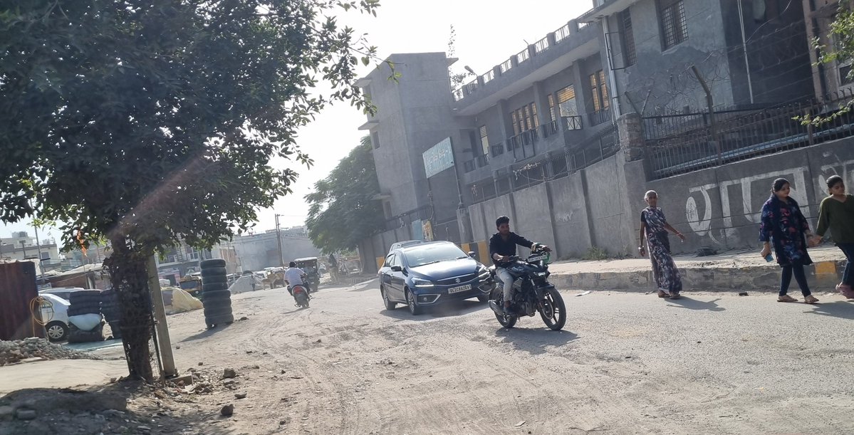 SawravD's tweet photo. @CeoNoida @noida_authority  this is the road that has broken after only 1/2 month of repairing in June. Dust, grains, big potholes cause discomfort and difficult to drive 2 as well as 4 wheelers . Surrounded by illegal shops and parked vehicles during peak hours. 
Pls help https://t.co/8PrgJBJ9Ra