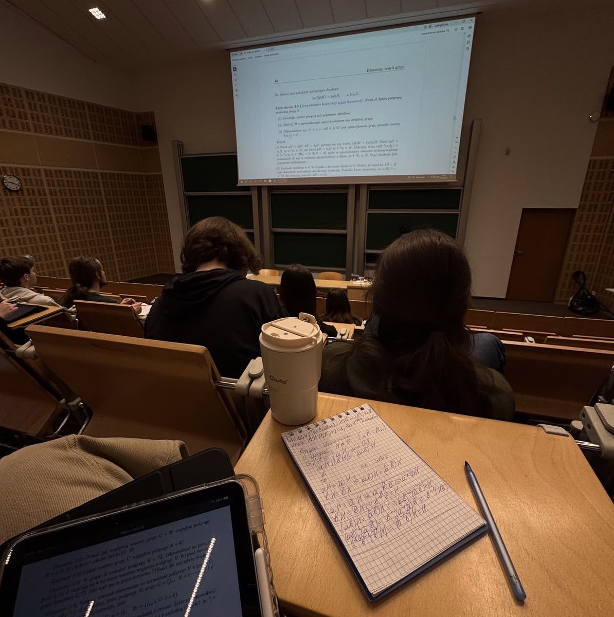 giveupdontup's tweet photo. 🧵 Thread : If NewJeans were university students 🎓 https://t.co/W0R9XNWvBR