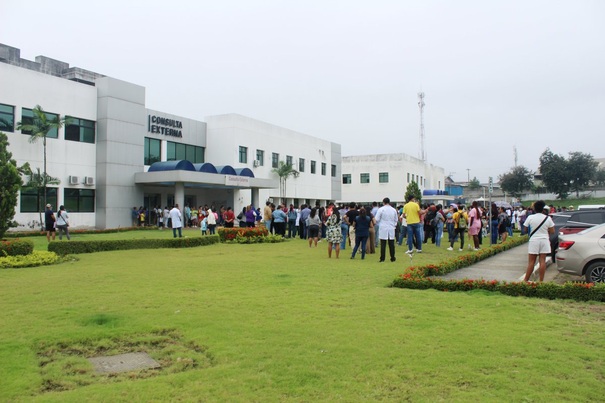 HUniversitarioG's tweet photo. Participamos con éxito en el 16.º Simulacro Cantonal de Sismo de Guayaquil. Como institución médica, nos sumamos a este esfuerzo masivo junto a más de 1.200 entidades públicas y privadas para fortalecer la cultura de prevención en la ciudad. https://t.co/XZdzh4I8VG